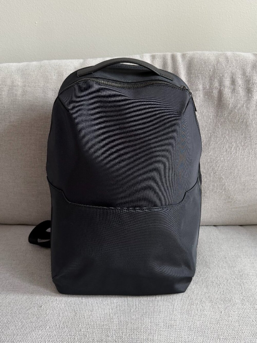 Away - The Everywhere Zip Backpack - Black [Like New]